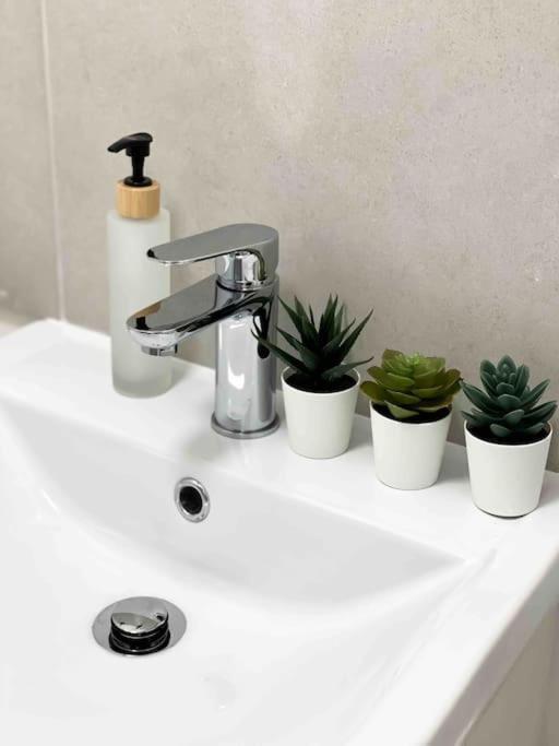 Modern Flat Near Train Station With Free Parking Apartman Cambridge-i reptér Kültér fotó