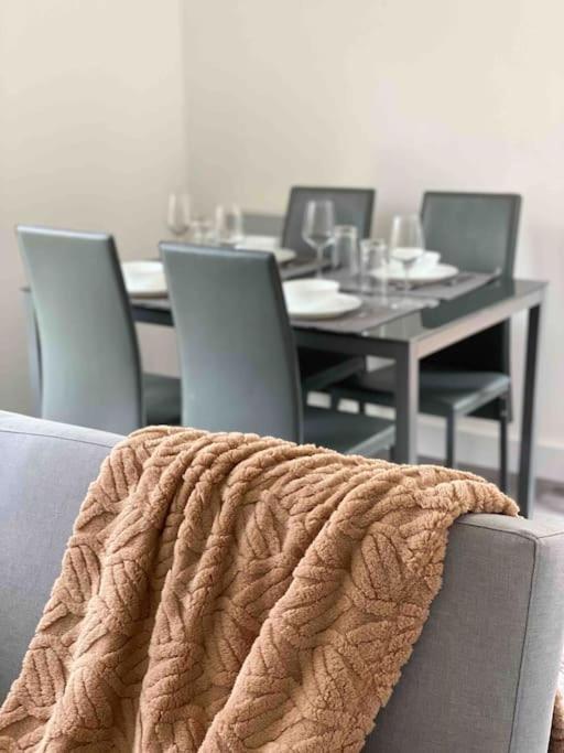 Modern Flat Near Train Station With Free Parking Apartman Cambridge-i reptér Kültér fotó