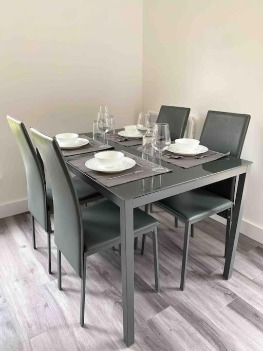 Modern Flat Near Train Station With Free Parking Apartman Cambridge-i reptér Kültér fotó