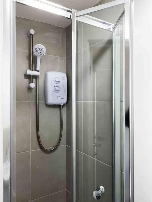 Modern Flat Near Train Station With Free Parking Apartman Cambridge-i reptér Kültér fotó