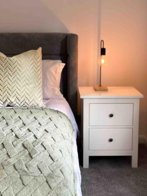 Modern Flat Near Train Station With Free Parking Apartman Cambridge-i reptér Kültér fotó