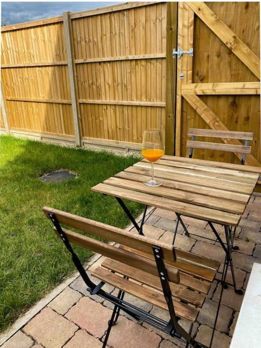 Modern Flat Near Train Station With Free Parking Apartman Cambridge-i reptér Kültér fotó
