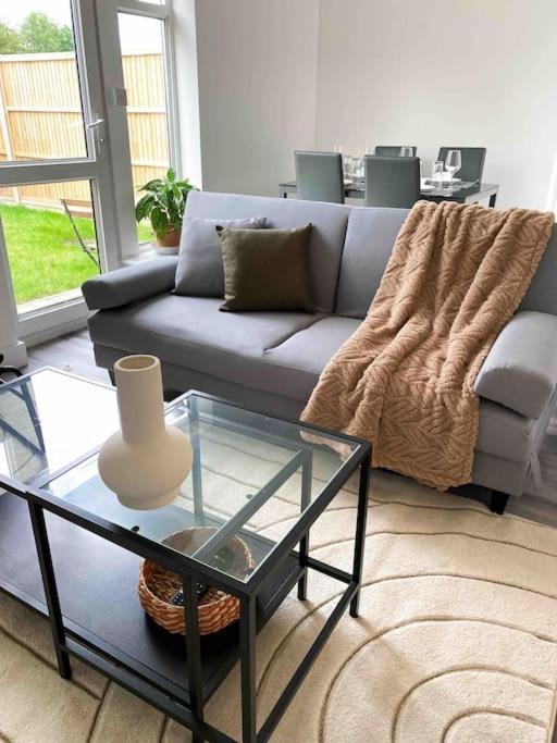 Modern Flat Near Train Station With Free Parking Apartman Cambridge-i reptér Kültér fotó