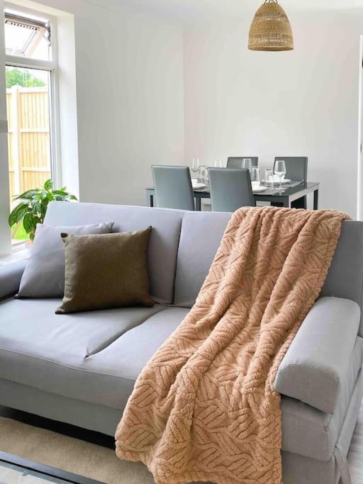 Modern Flat Near Train Station With Free Parking Apartman Cambridge-i reptér Kültér fotó